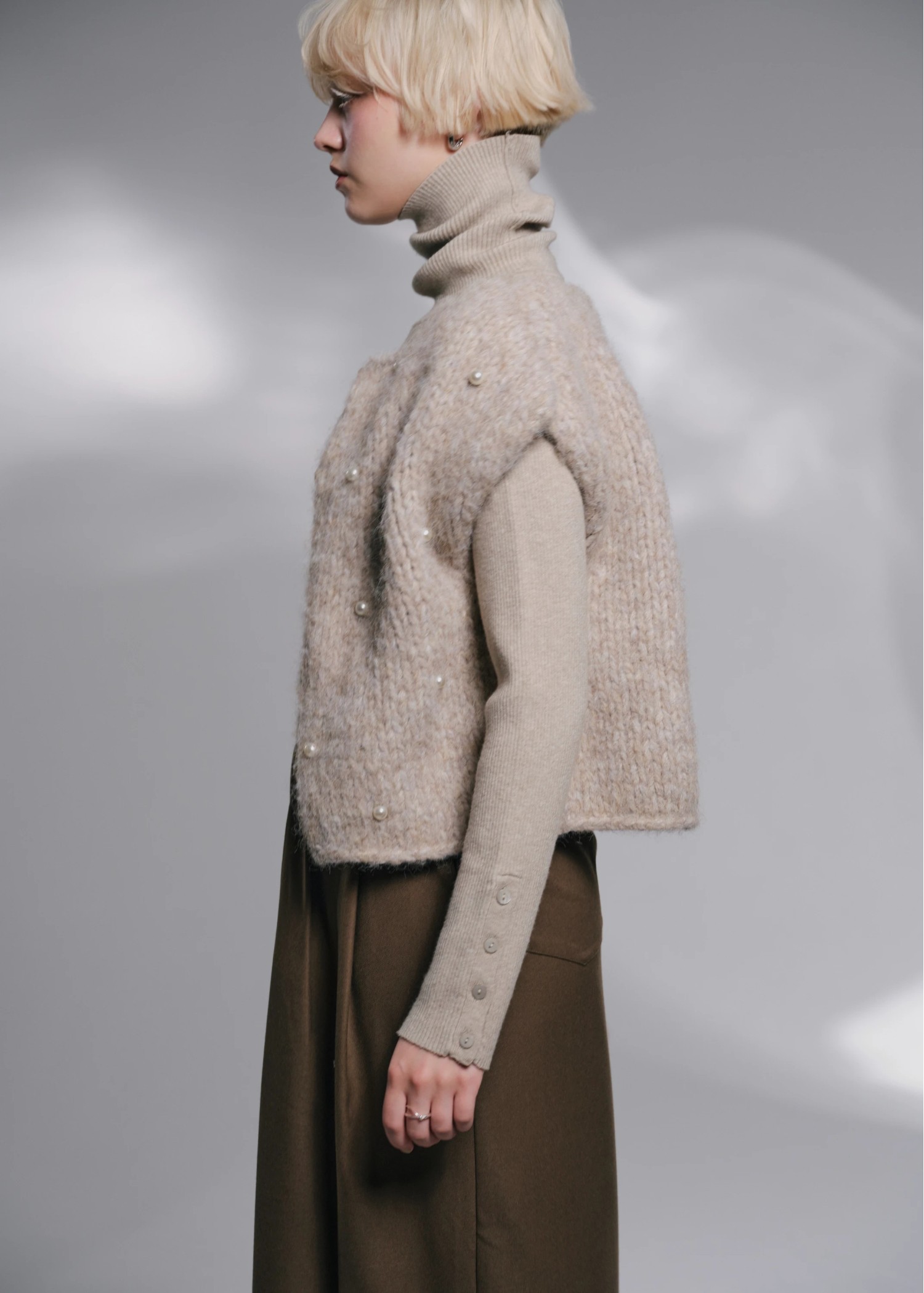 handmade random pearl knit vest