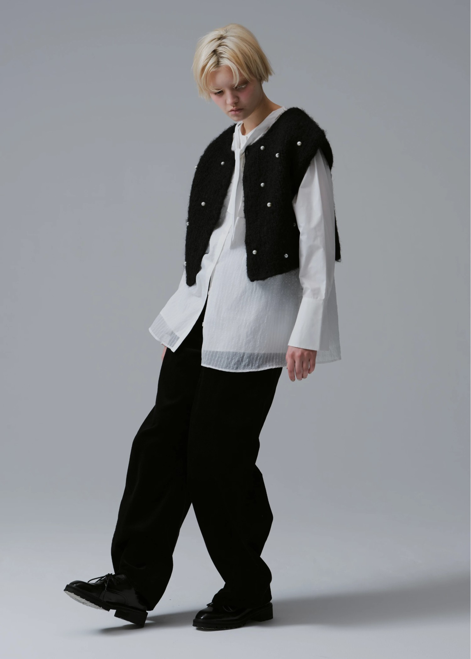 handmade random pearl knit vest