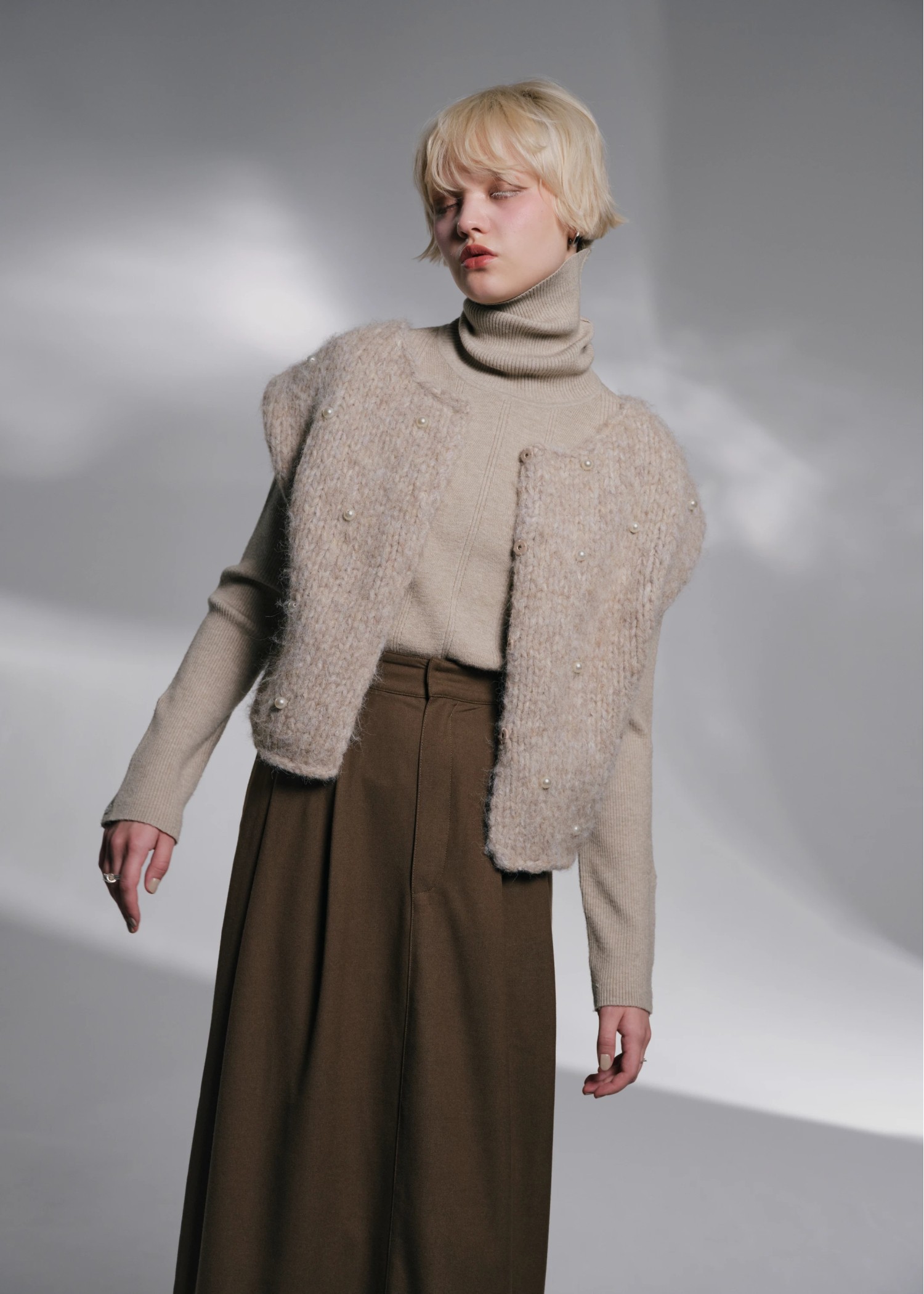 handmade random pearl knit vest