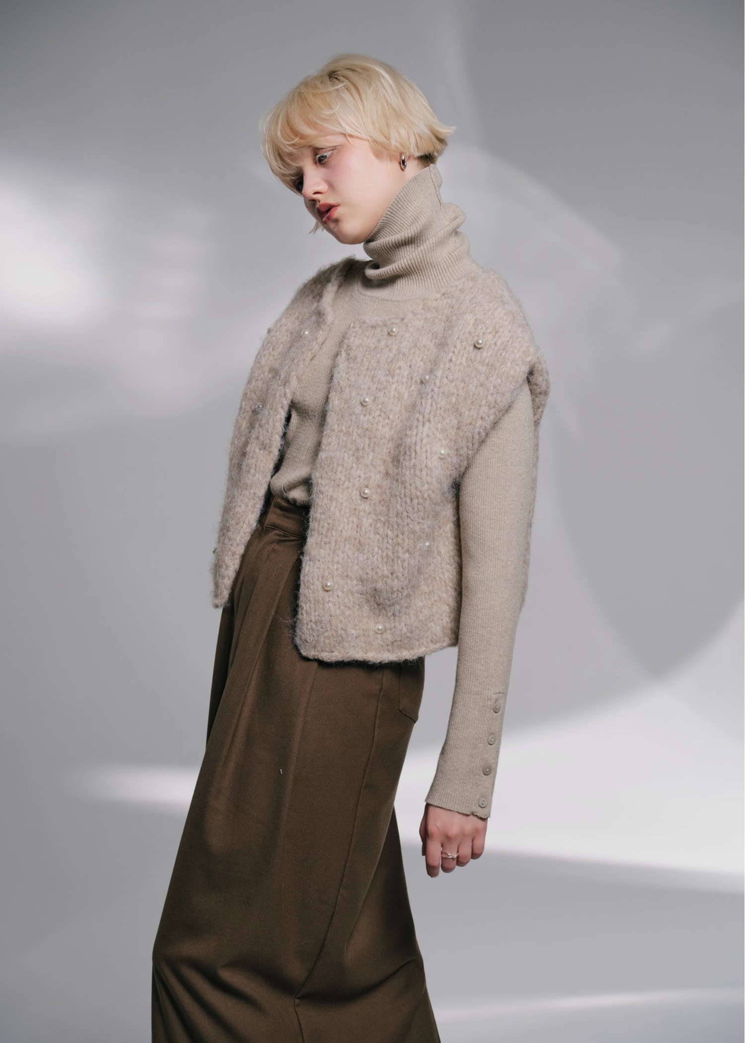 handmade random pearl knit vest