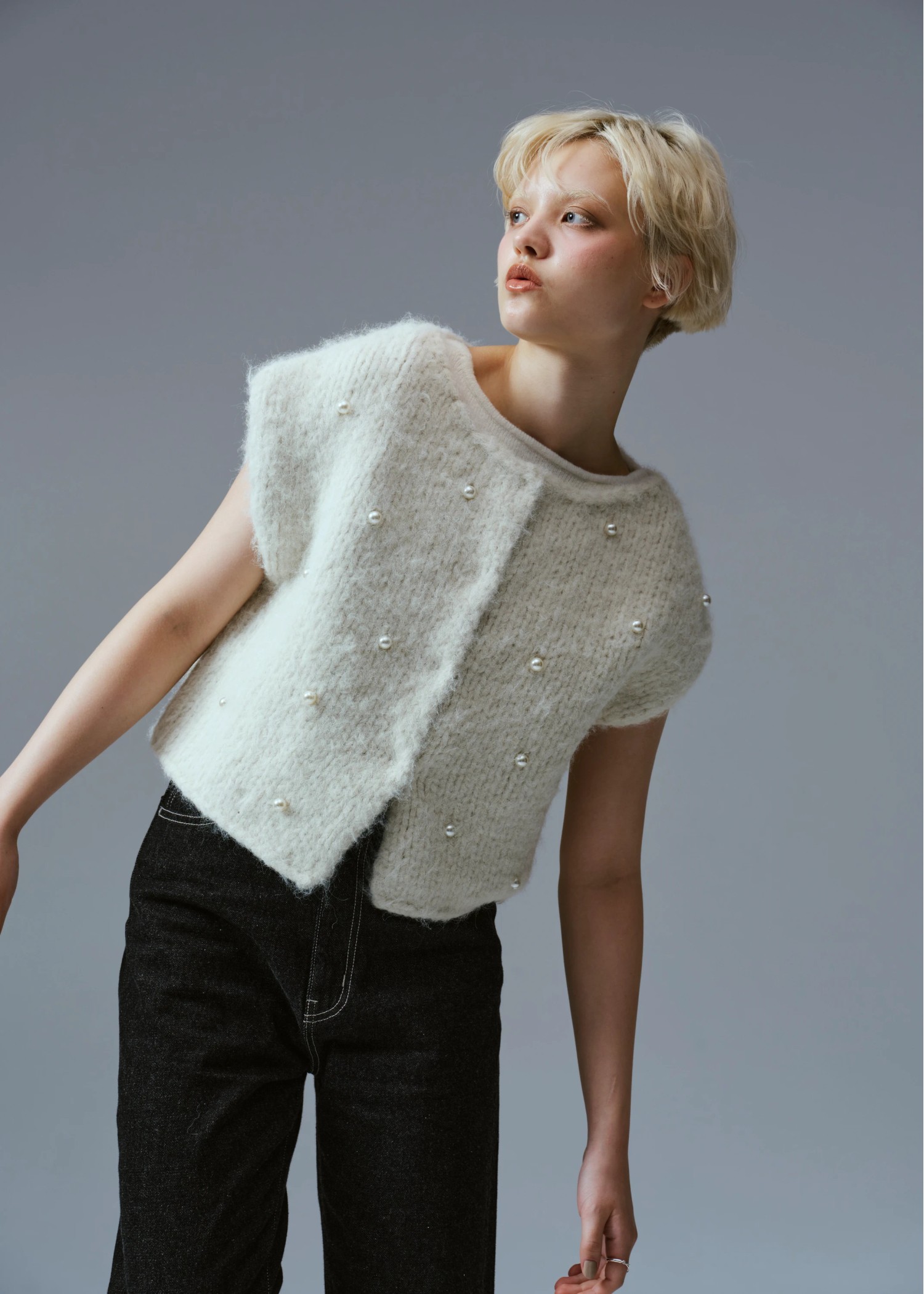 handmade random pearl knit vest