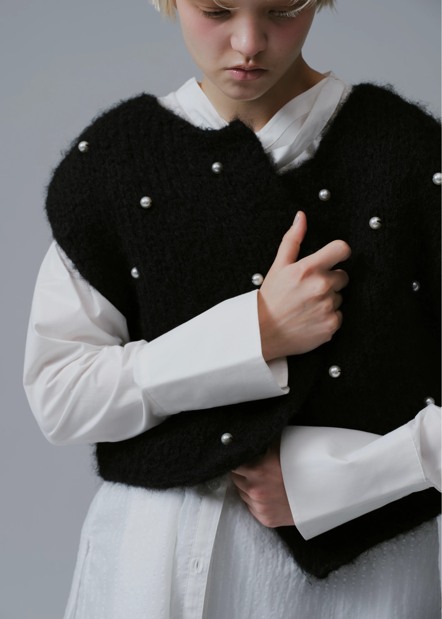 handmade random pearl knit vest