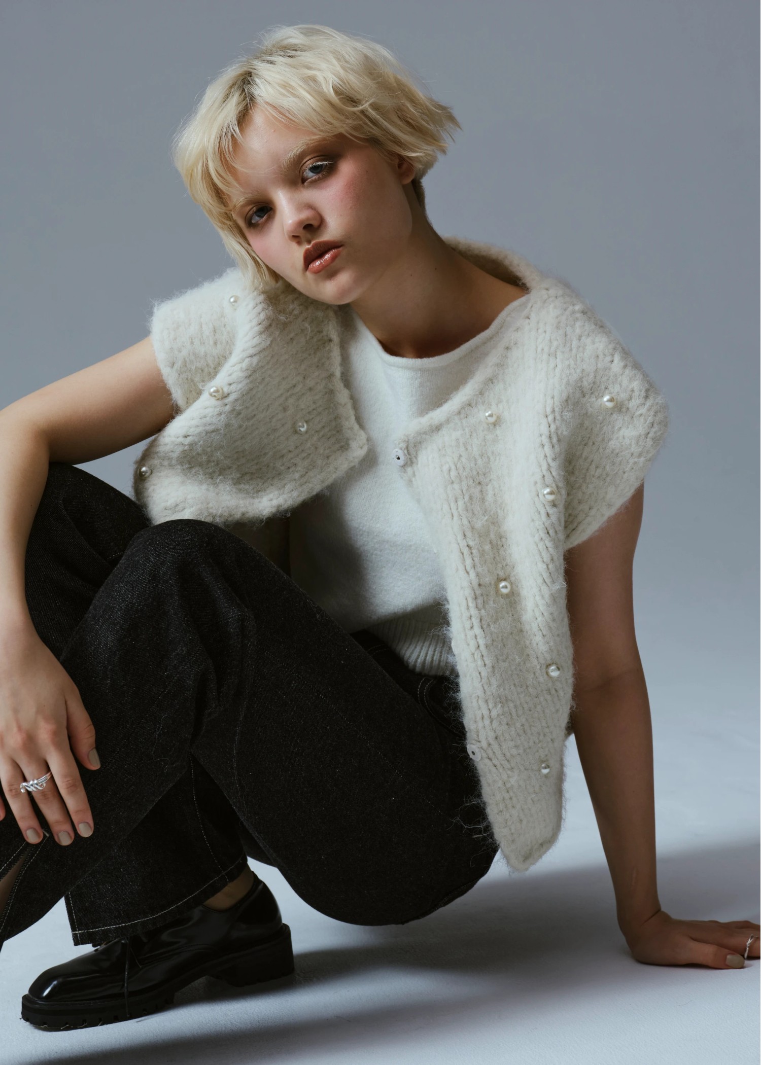 handmade random pearl knit vest