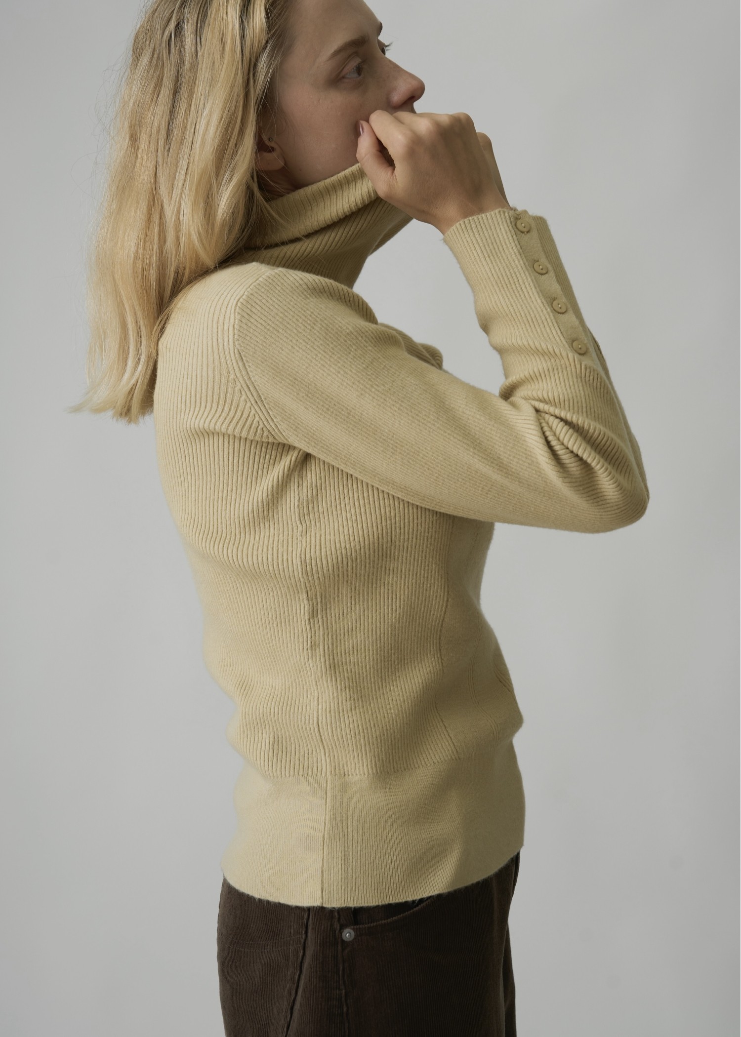 arm button turtle rib knit