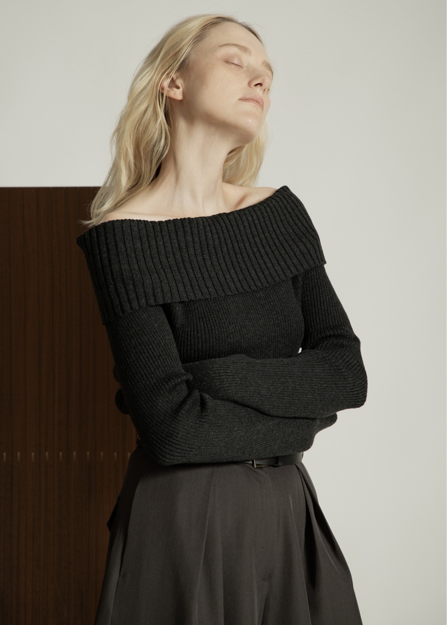 rib turnup off shoulder color schem knit