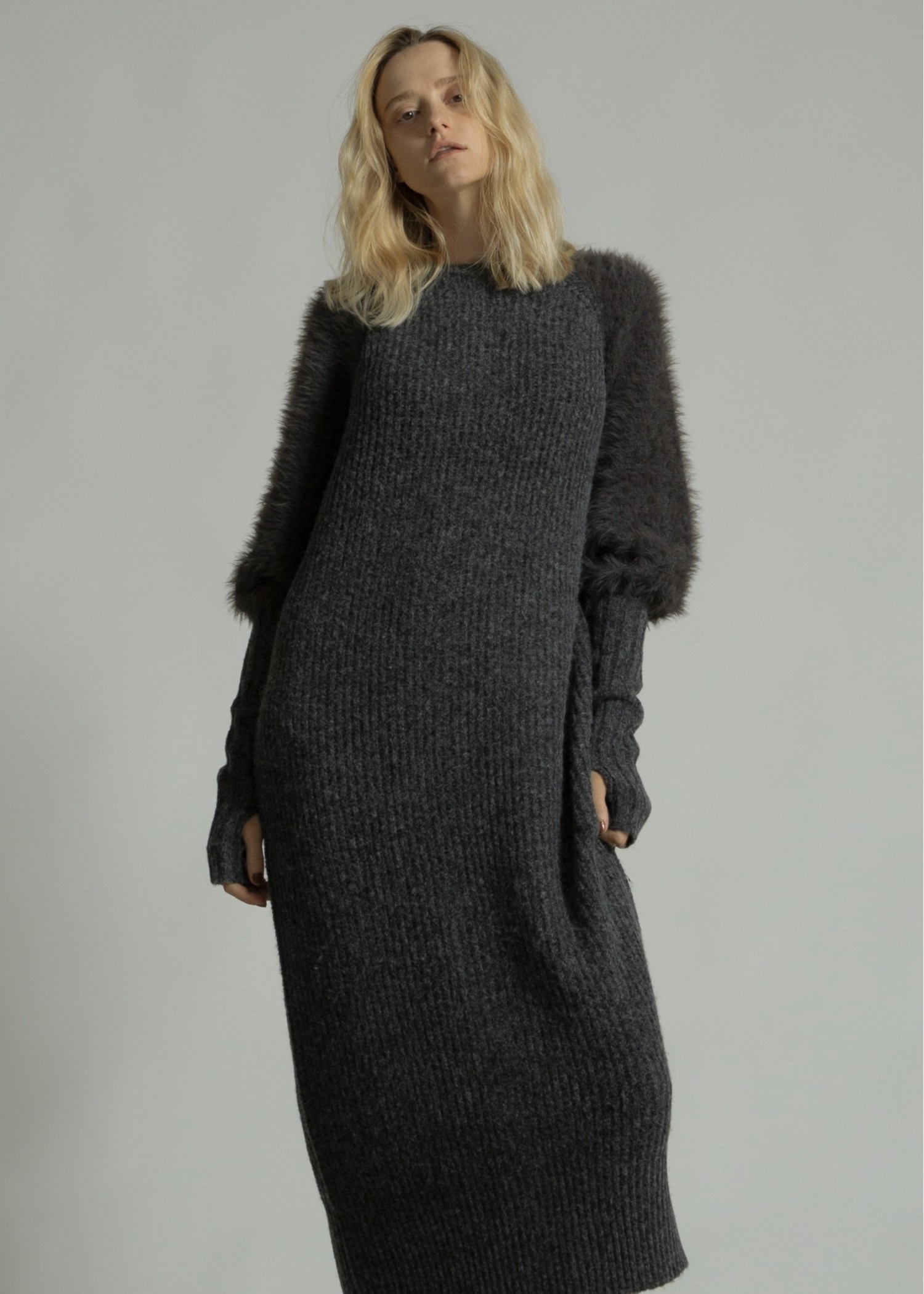 shaggy sleeve finger hole long knit op