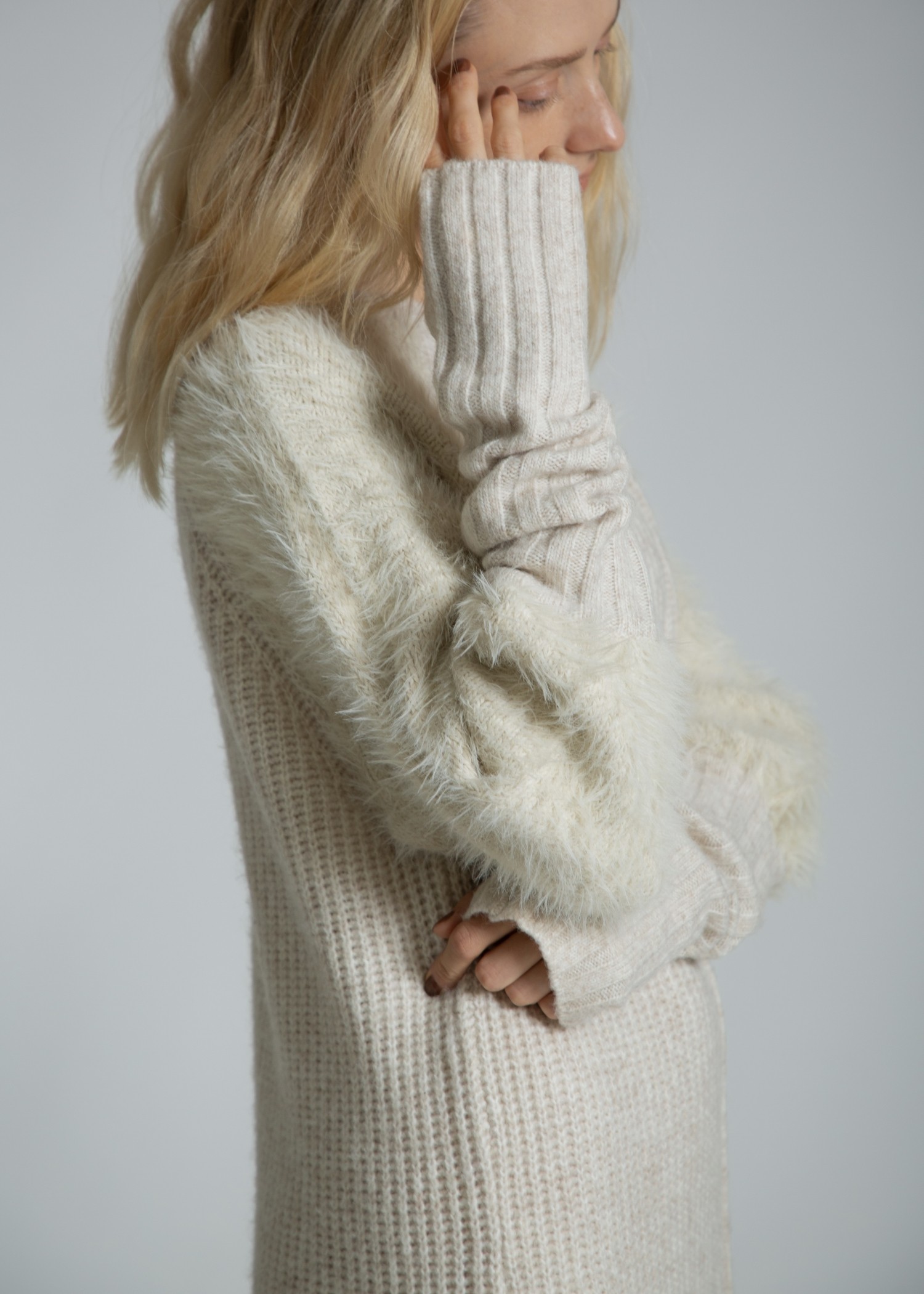 shaggy sleeve finger hole long knit op