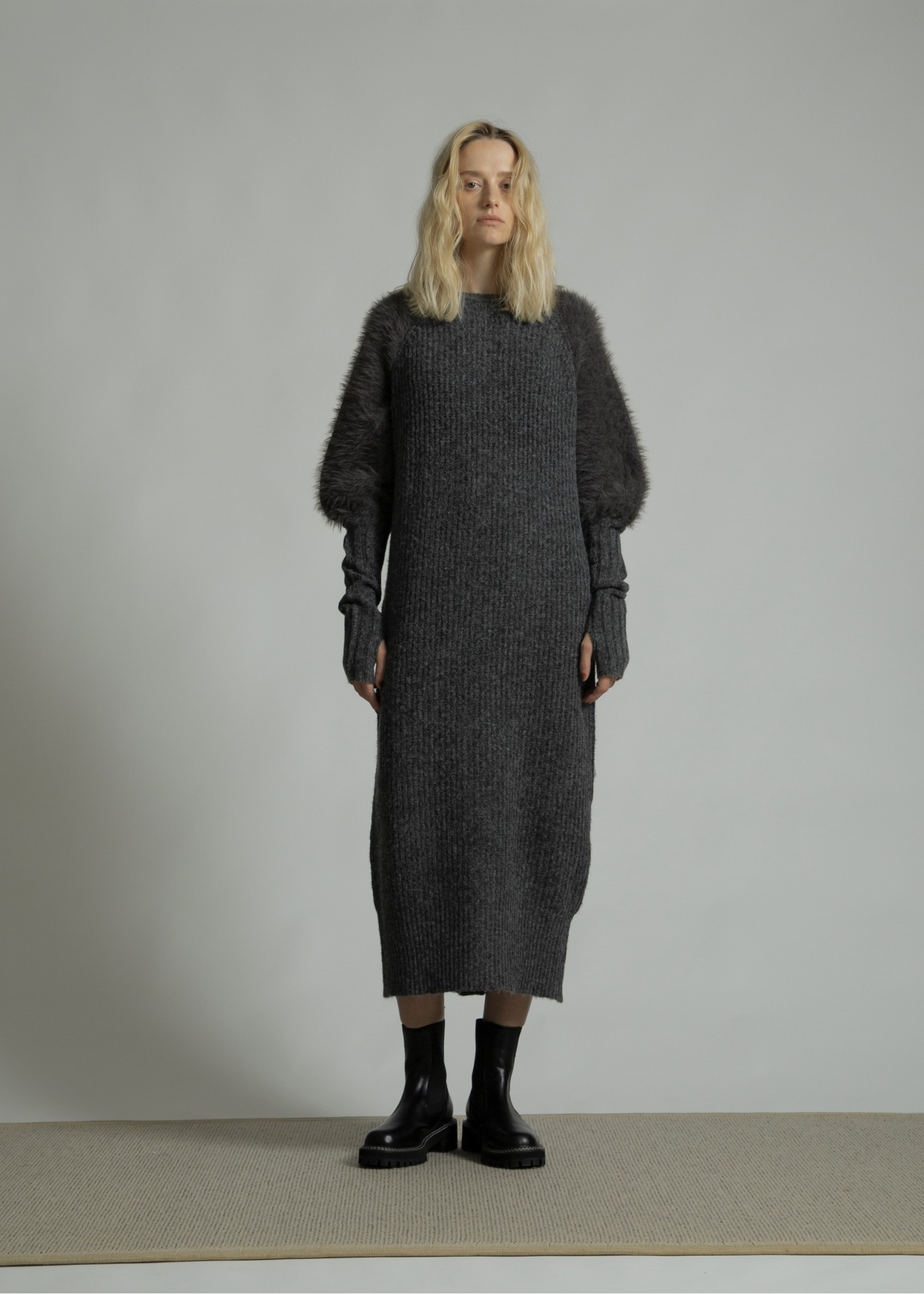 shaggy sleeve finger hole long knit op