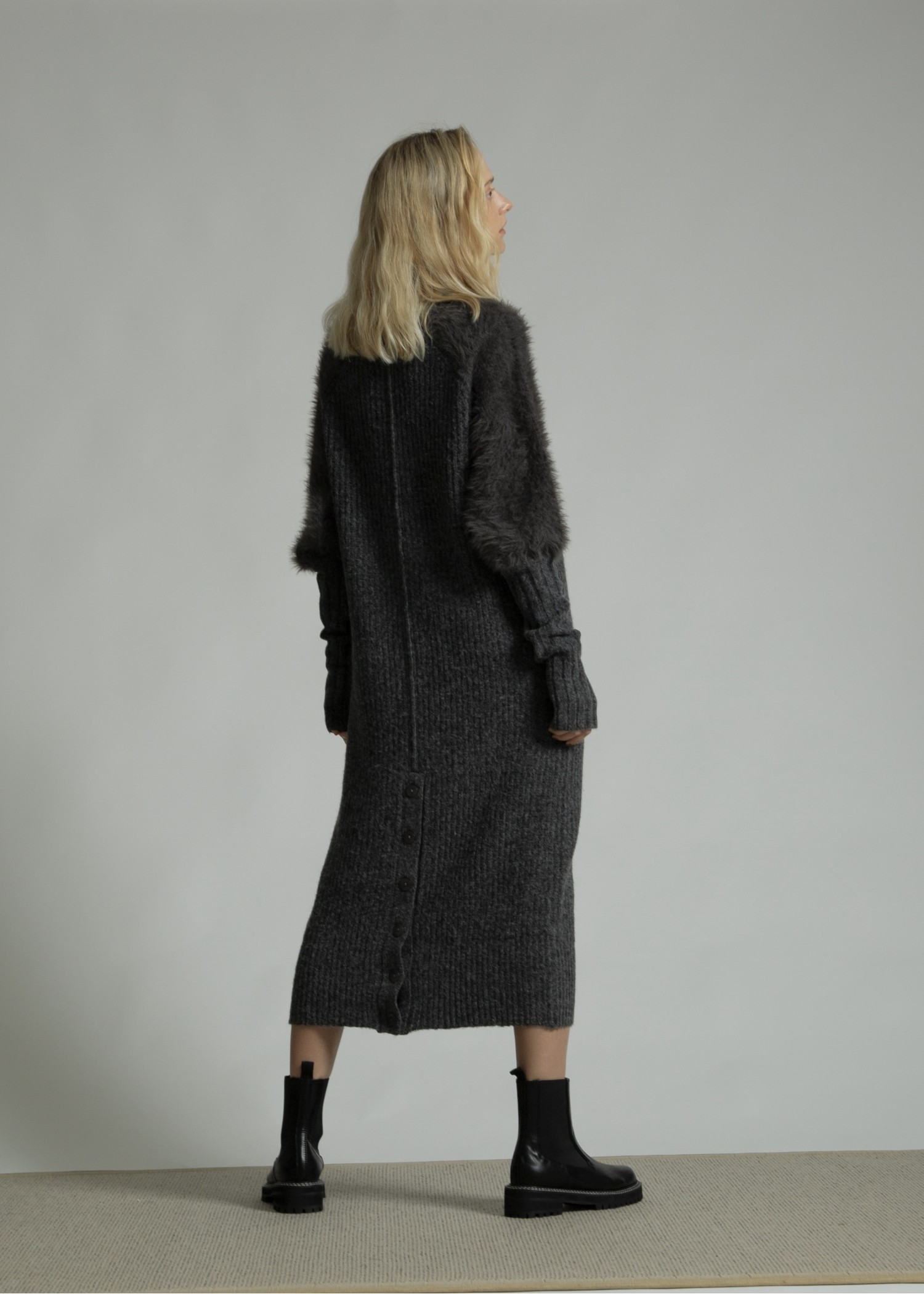 shaggy sleeve finger hole long knit op