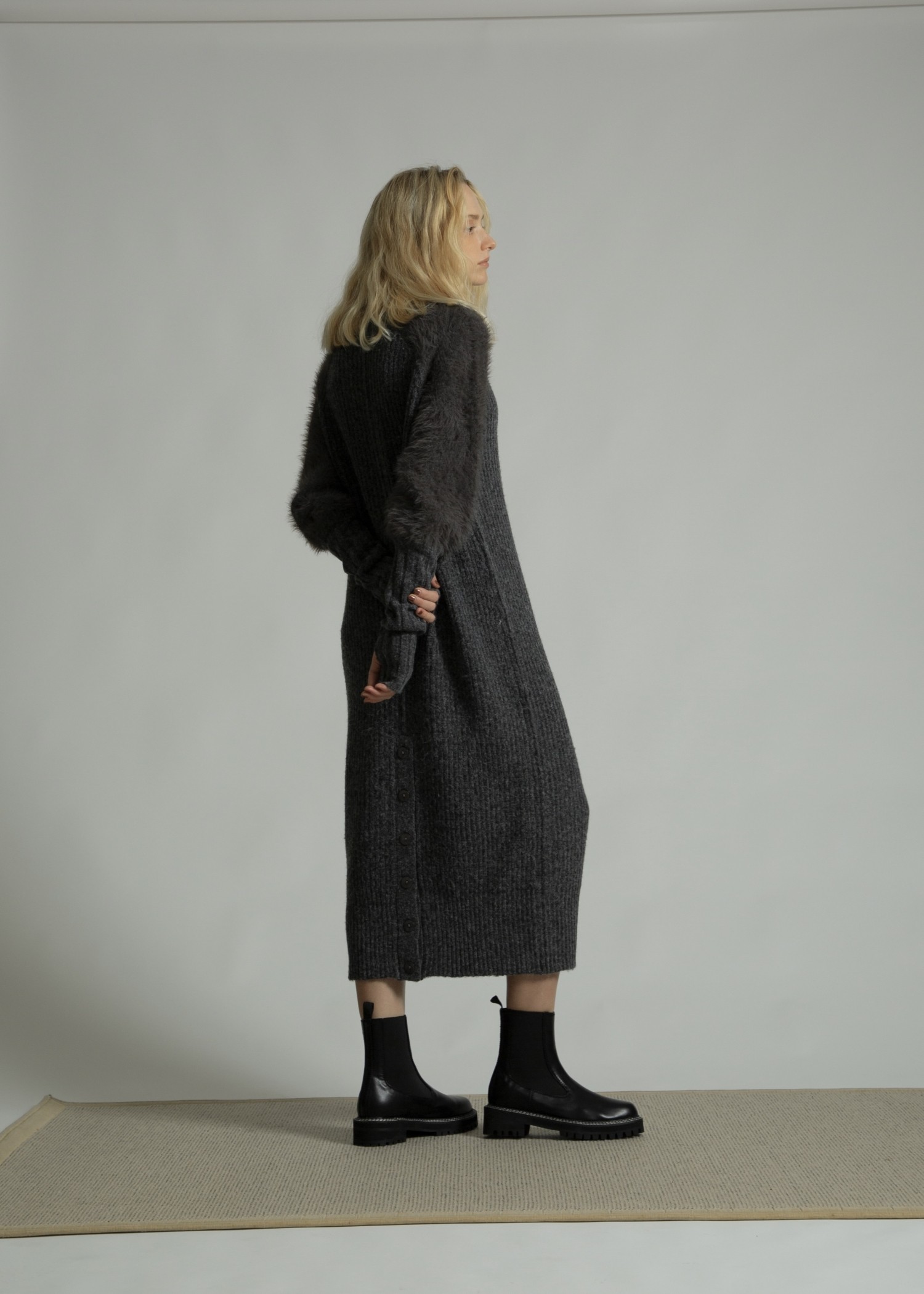 shaggy sleeve finger hole long knit op