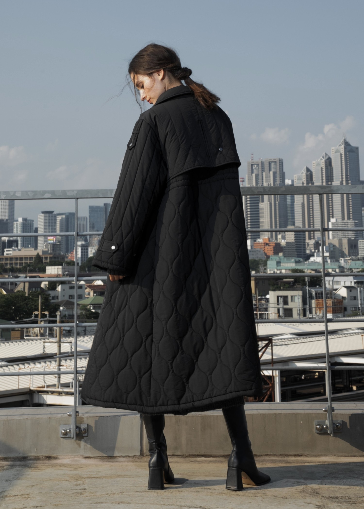 traverse quilting trench detail coat