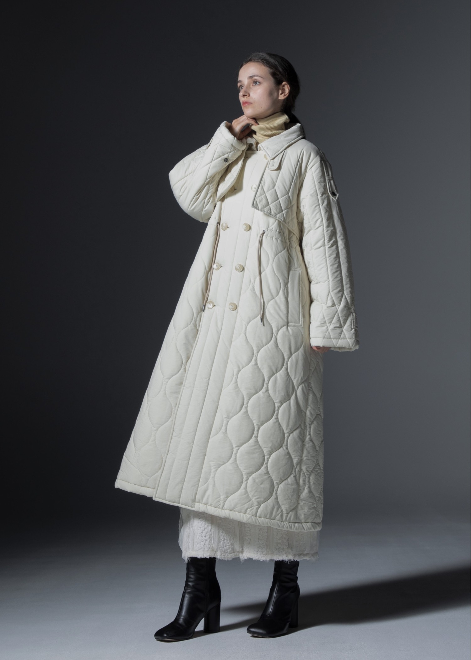 traverse quilting trench detail coat