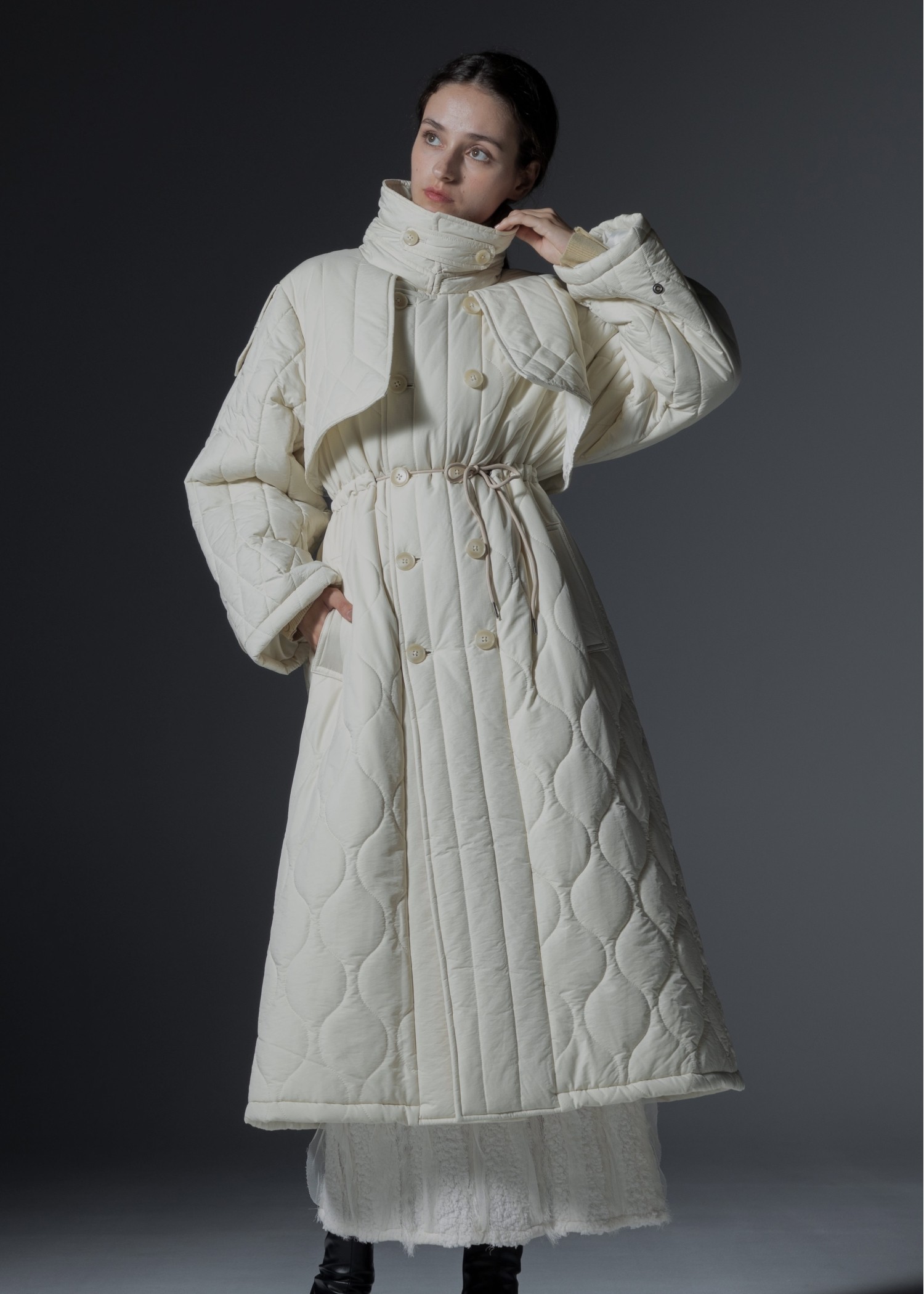 traverse quilting trench detail coat