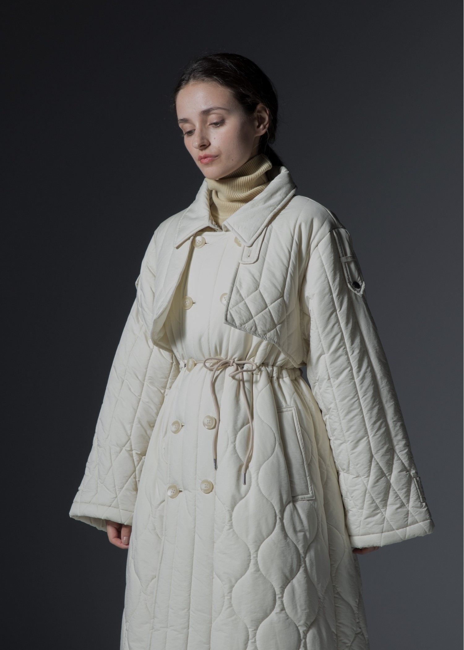 traverse quilting trench detail coat