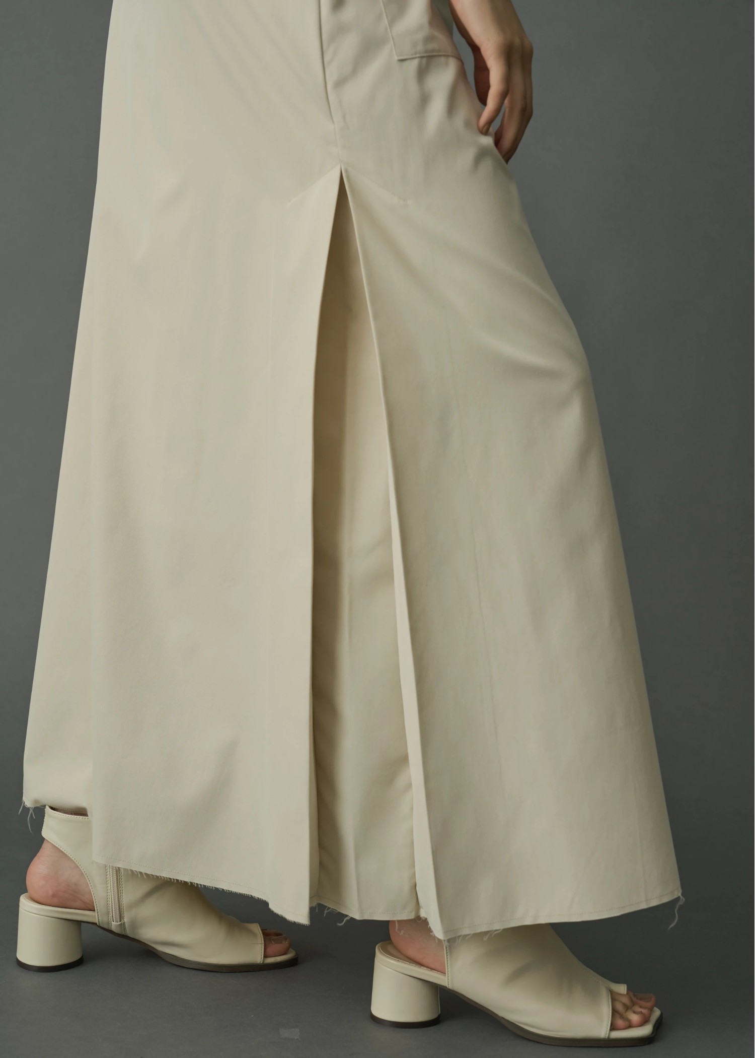 side box tuck wrap flare bi color button SK