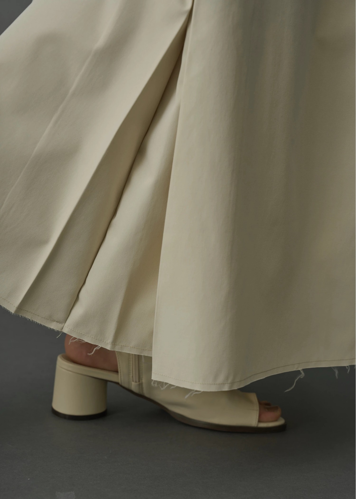 side box tuck wrap flare bi color button SK