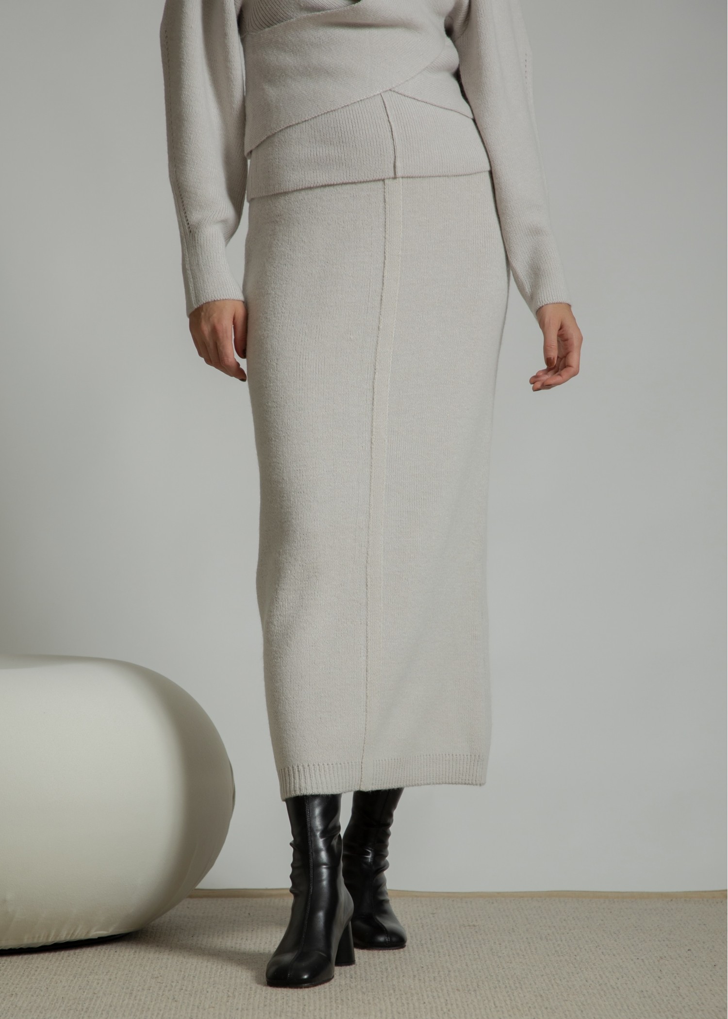 button slit cocoon knit skirt