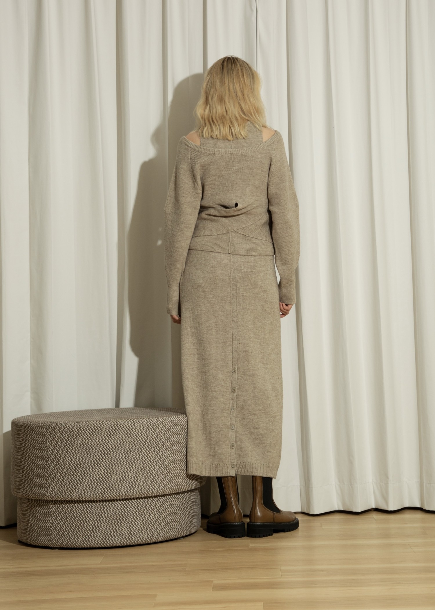 button slit cocoon knit skirt