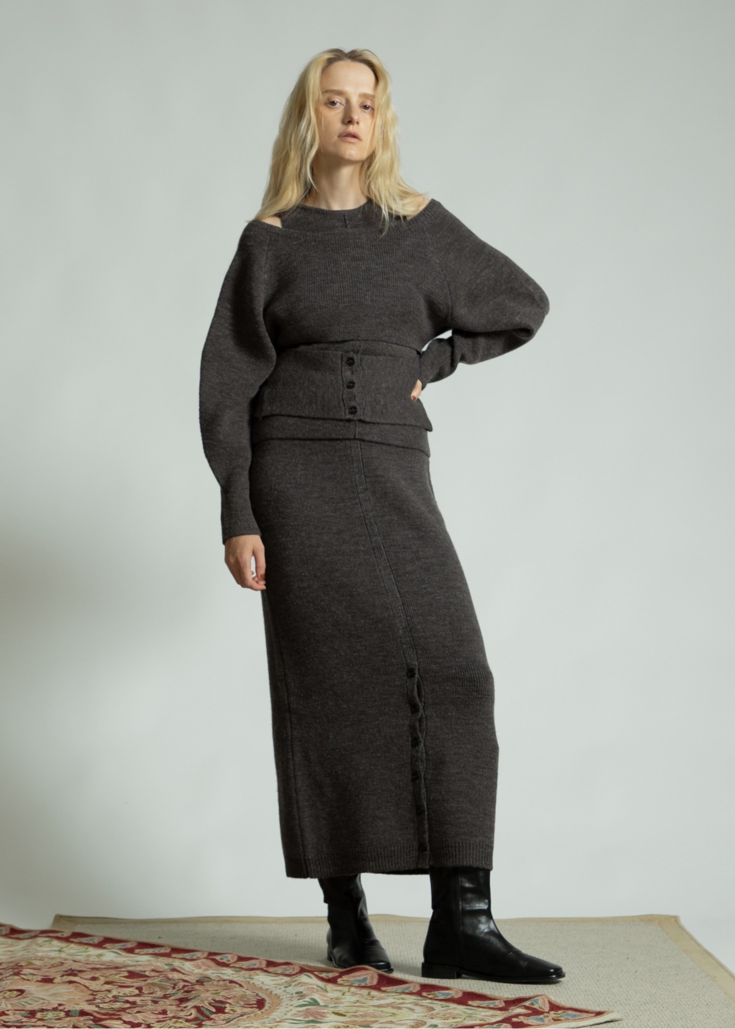 button slit cocoon knit skirt