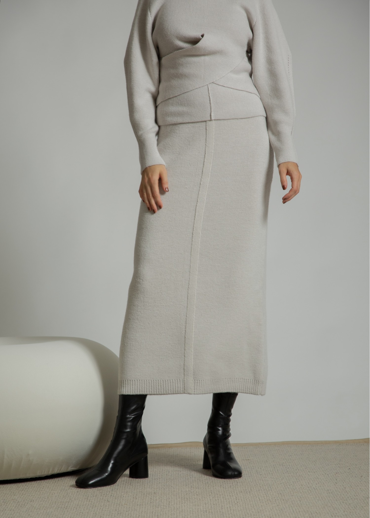 button slit cocoon knit skirt