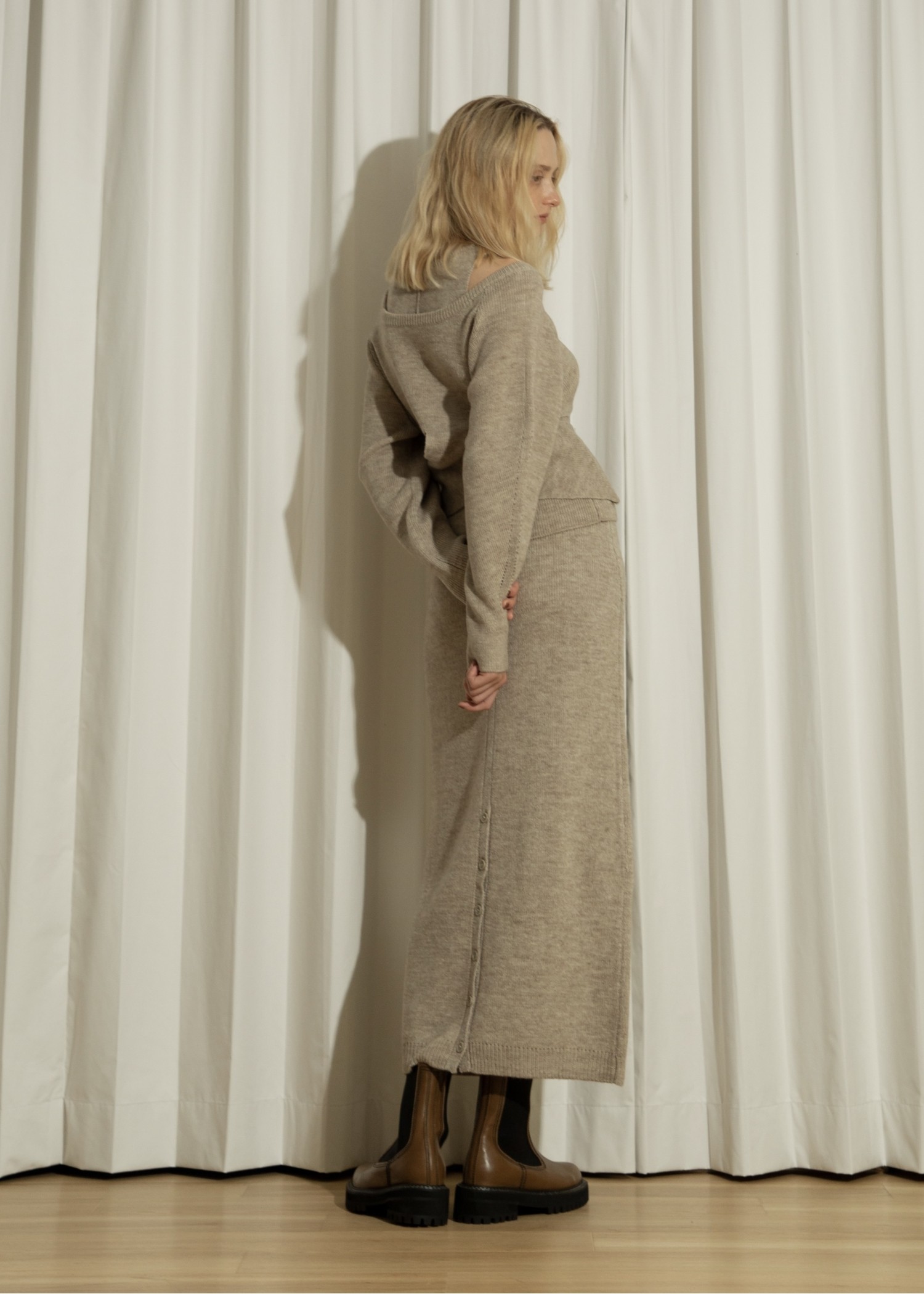 button slit cocoon knit skirt