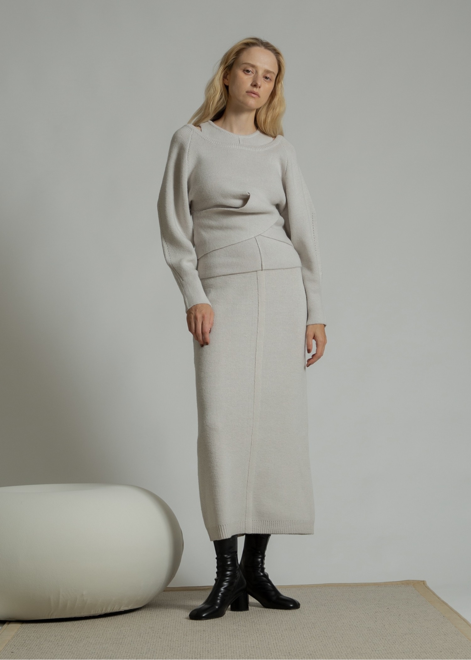 button slit cocoon knit skirt