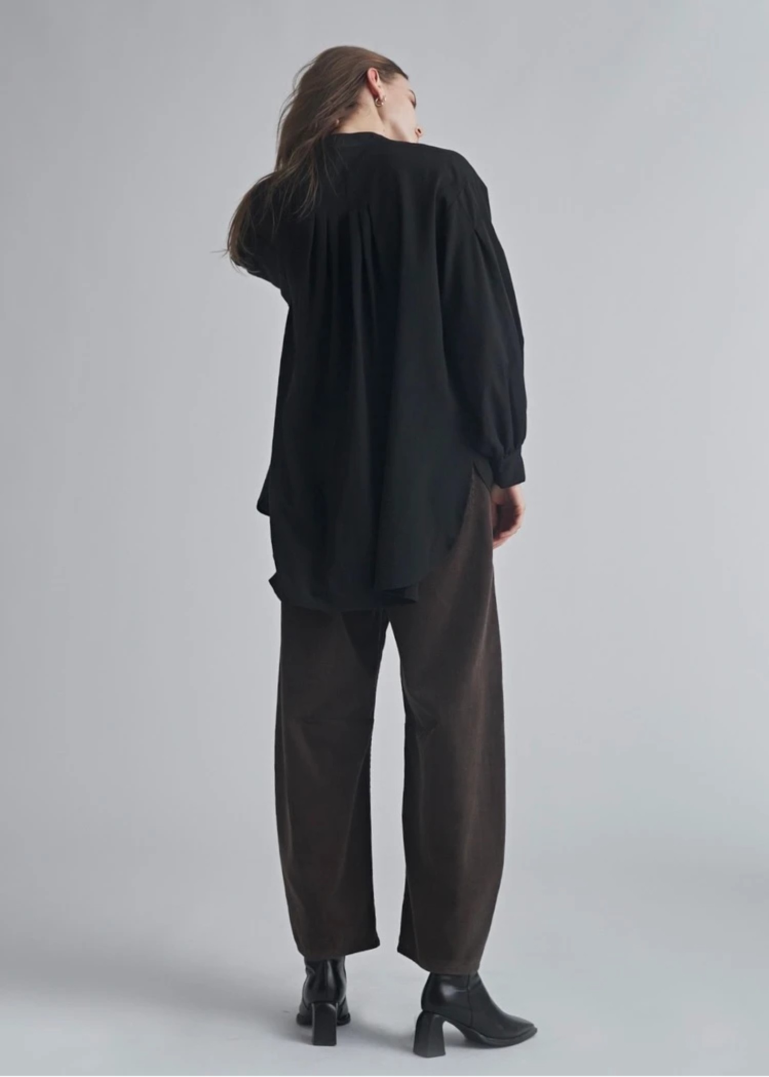 band collar round tuck flare shirt