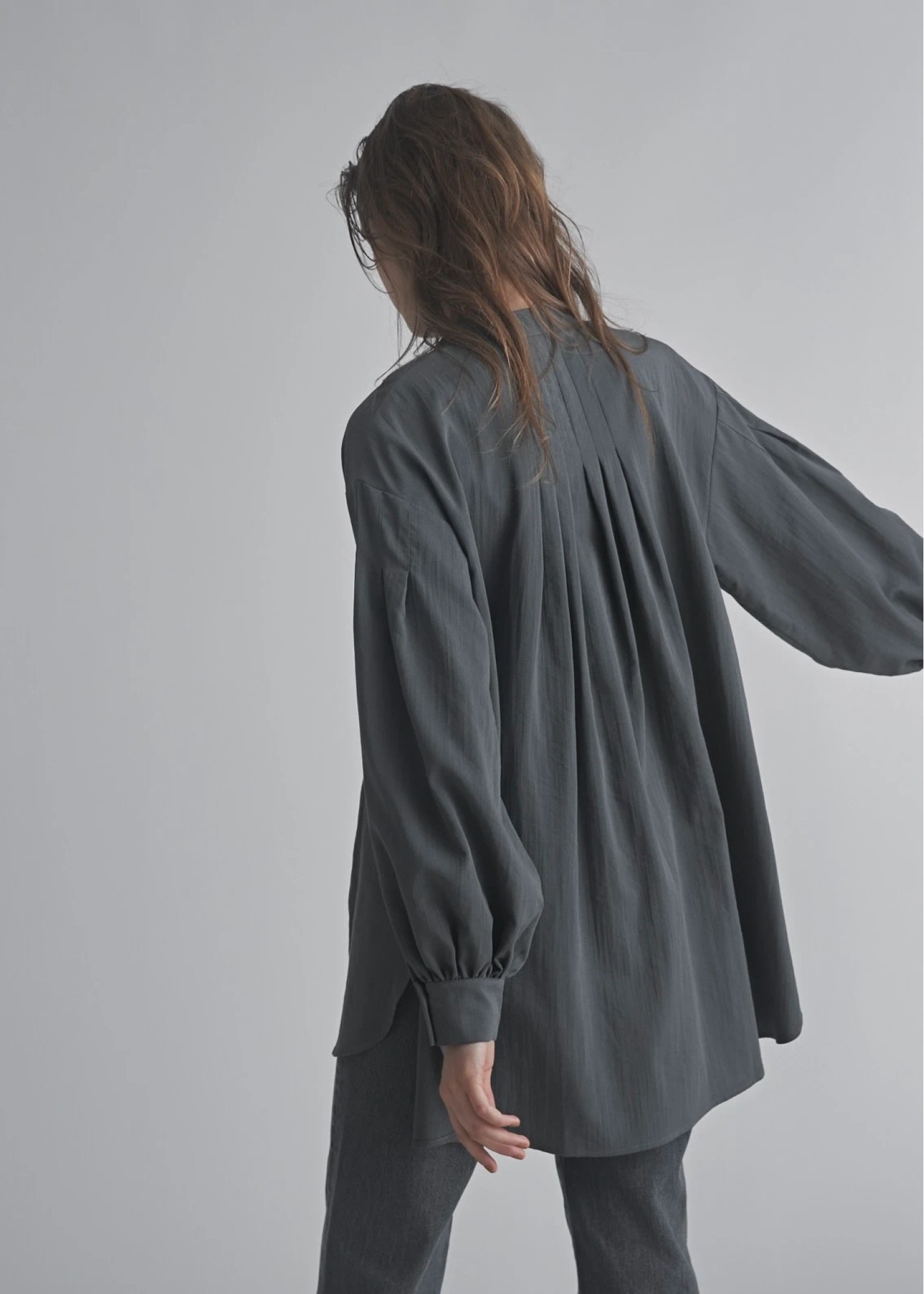 band collar round tuck flare shirt