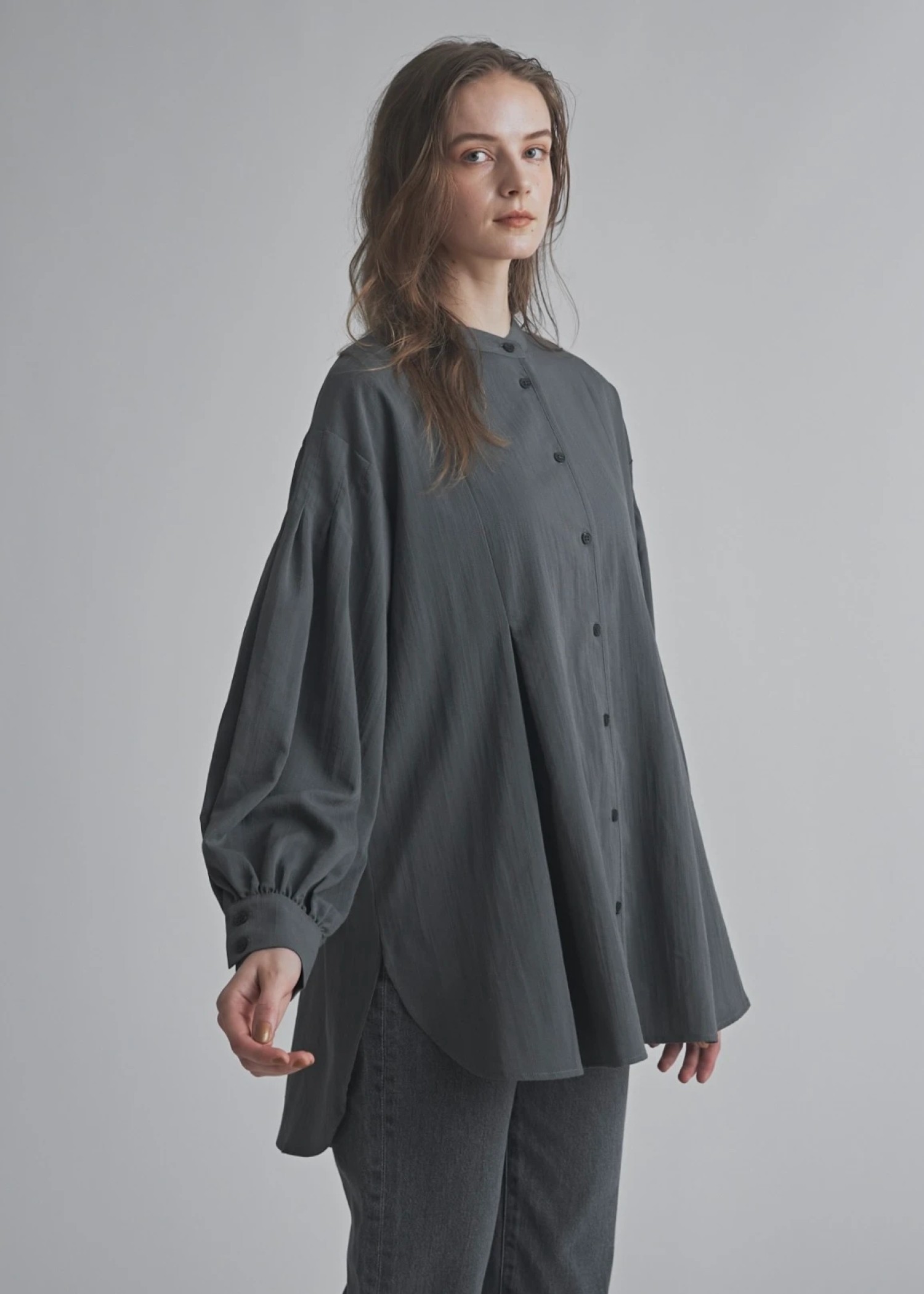 band collar round tuck flare shirt